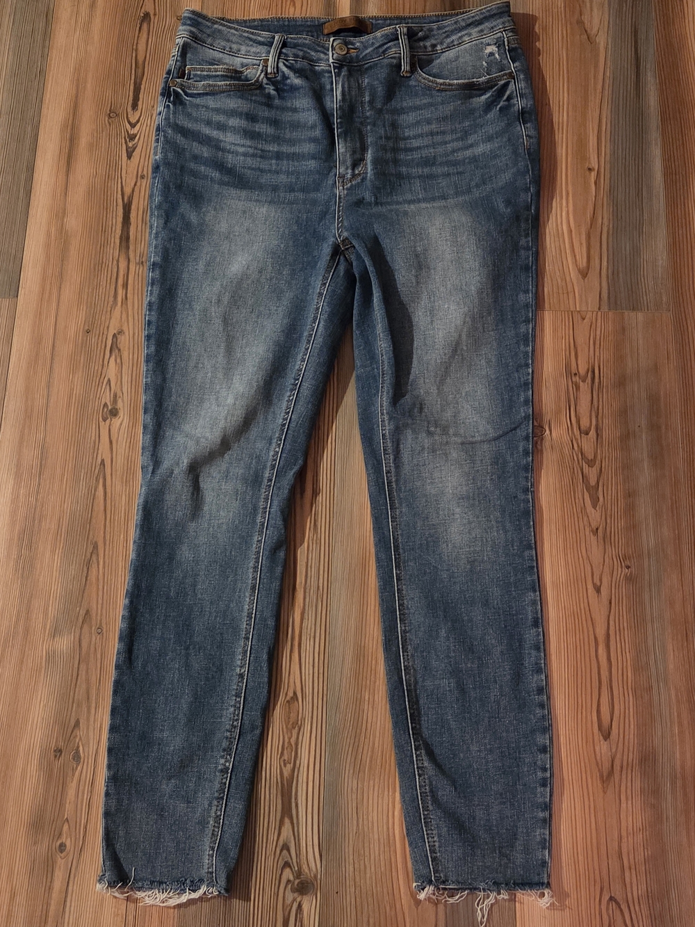 Judy Blue Medium Blue Ankle Frayed Hem Jeans